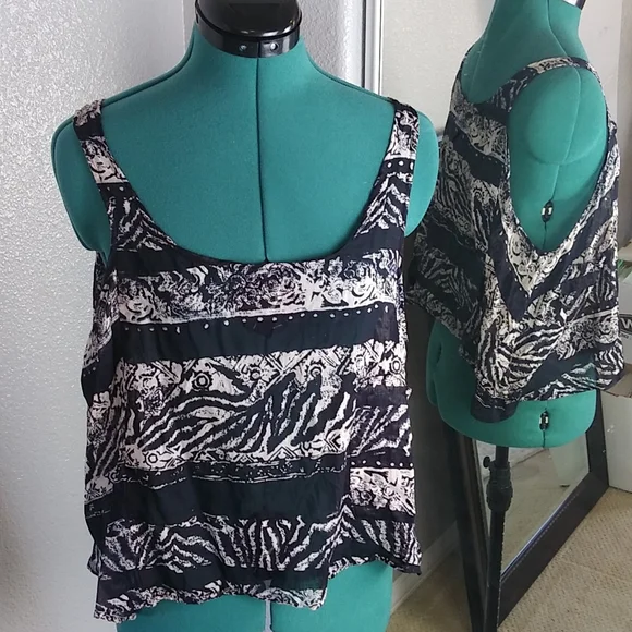 Urban Renewal Sheer Asymmetrical Crop Tank Size Small - Picture 3 of 6